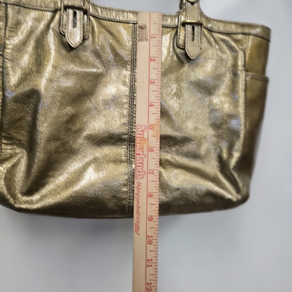 Coach F15253 Shoulder Handbag Color Gold In Patent Genuine Leather Gold Hardware - Picture 12 of 16